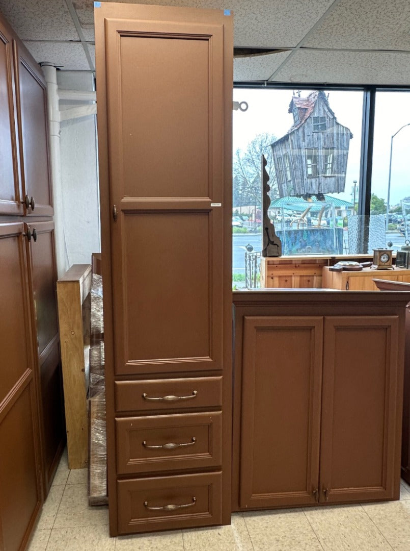 1 Door, 3 Drawers Pantry