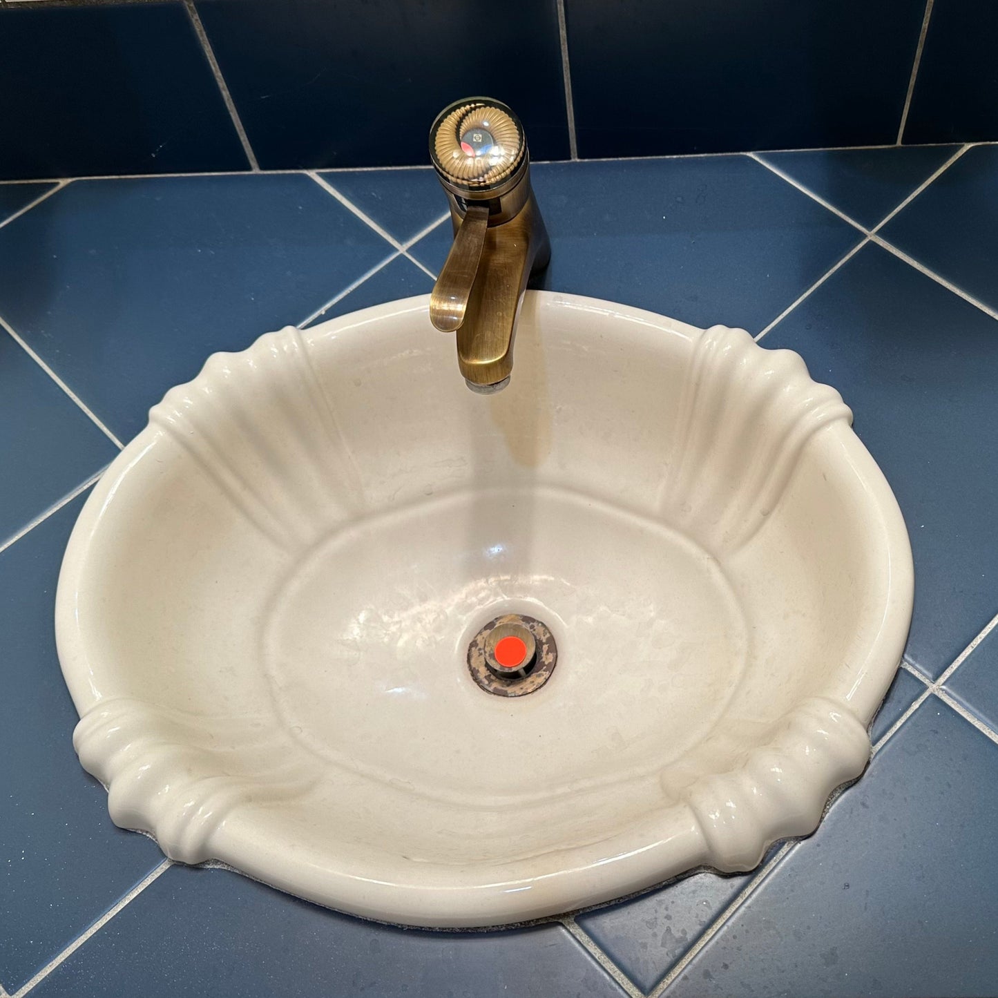 Scalloped Oval Drop in Sink
