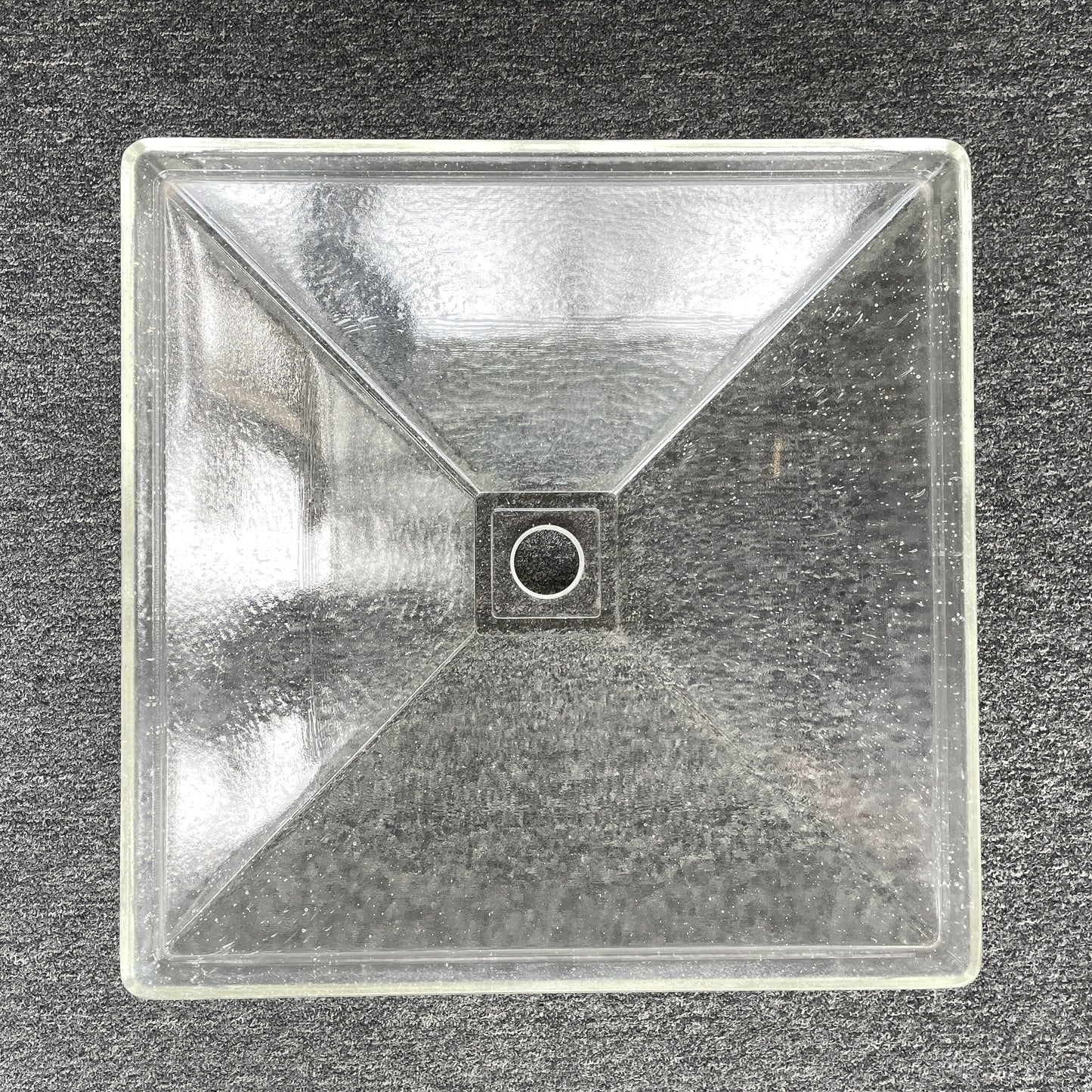 Glass vessel sink