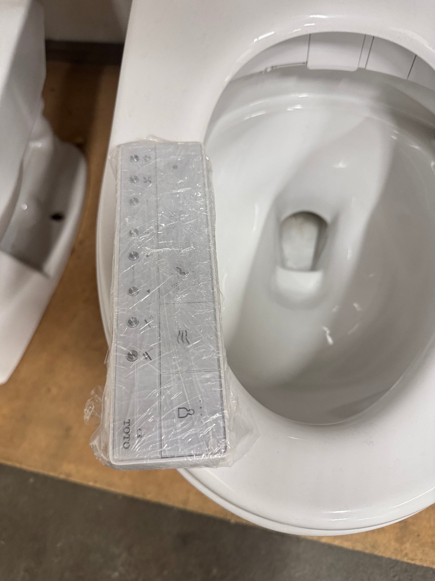 Toto Toilet with Washlet Bidet (and remote)