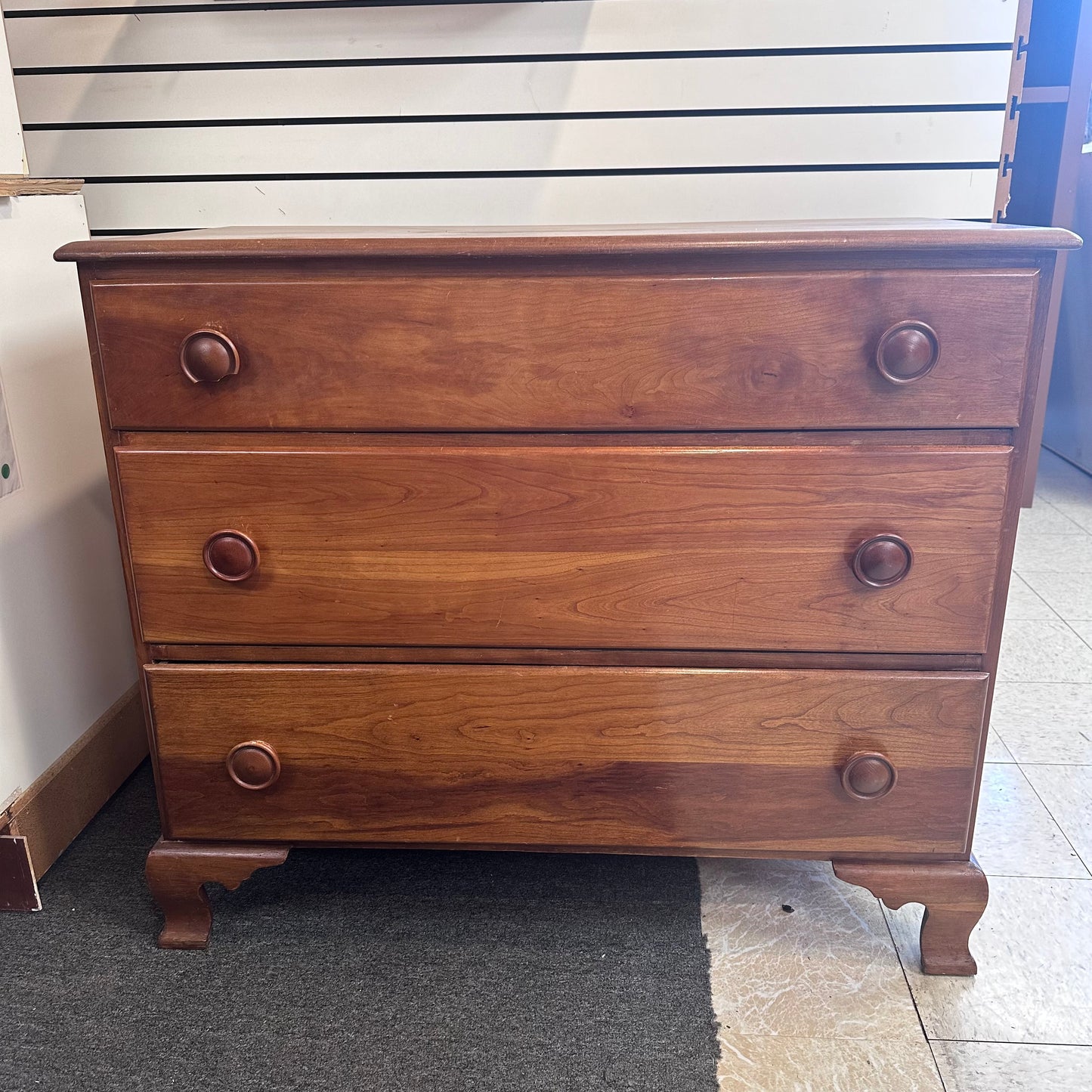 Dresser With Big Knobs