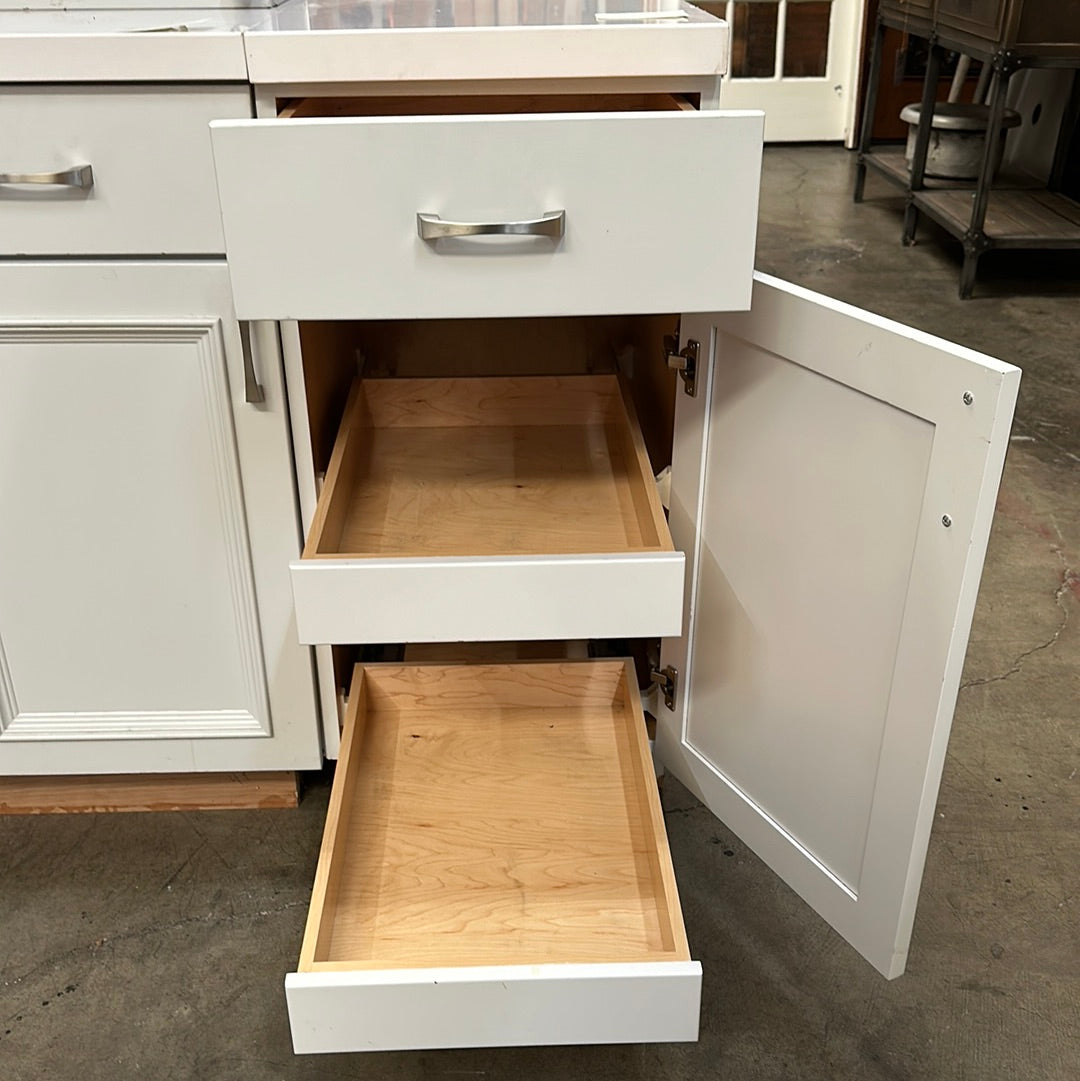 1 drawer base, 1 door with pullout drawers