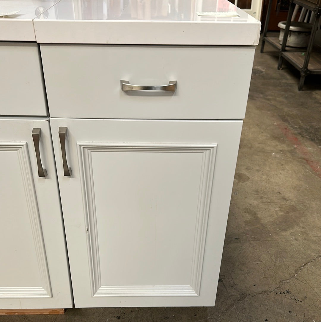 1 drawer base, 1 door with pullout drawers