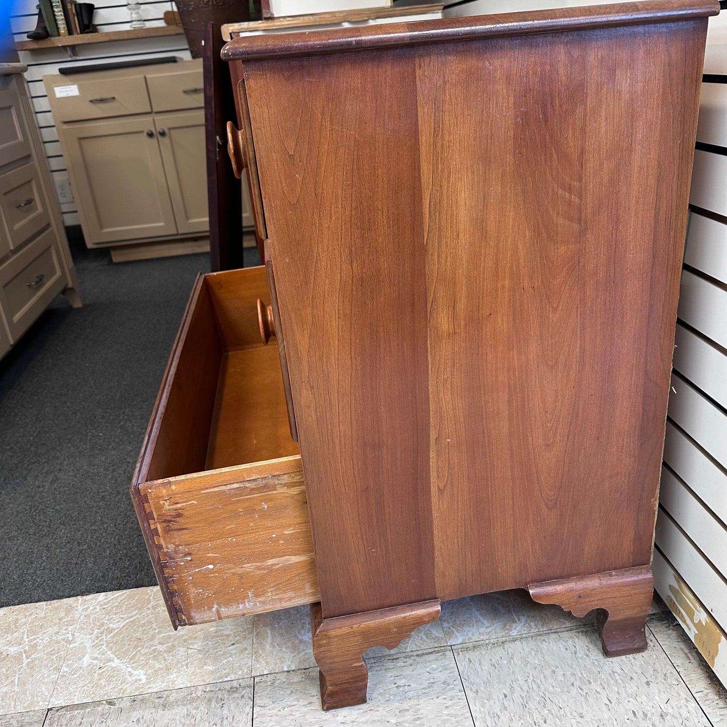 Dresser With Big Knobs