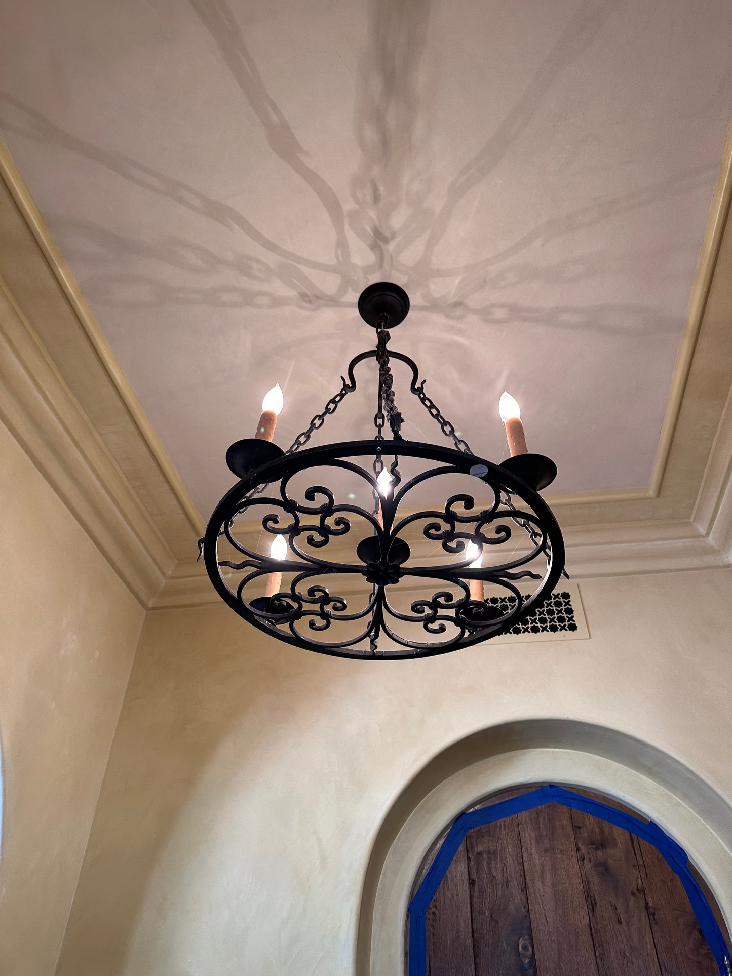 6 light pendant with decorative base