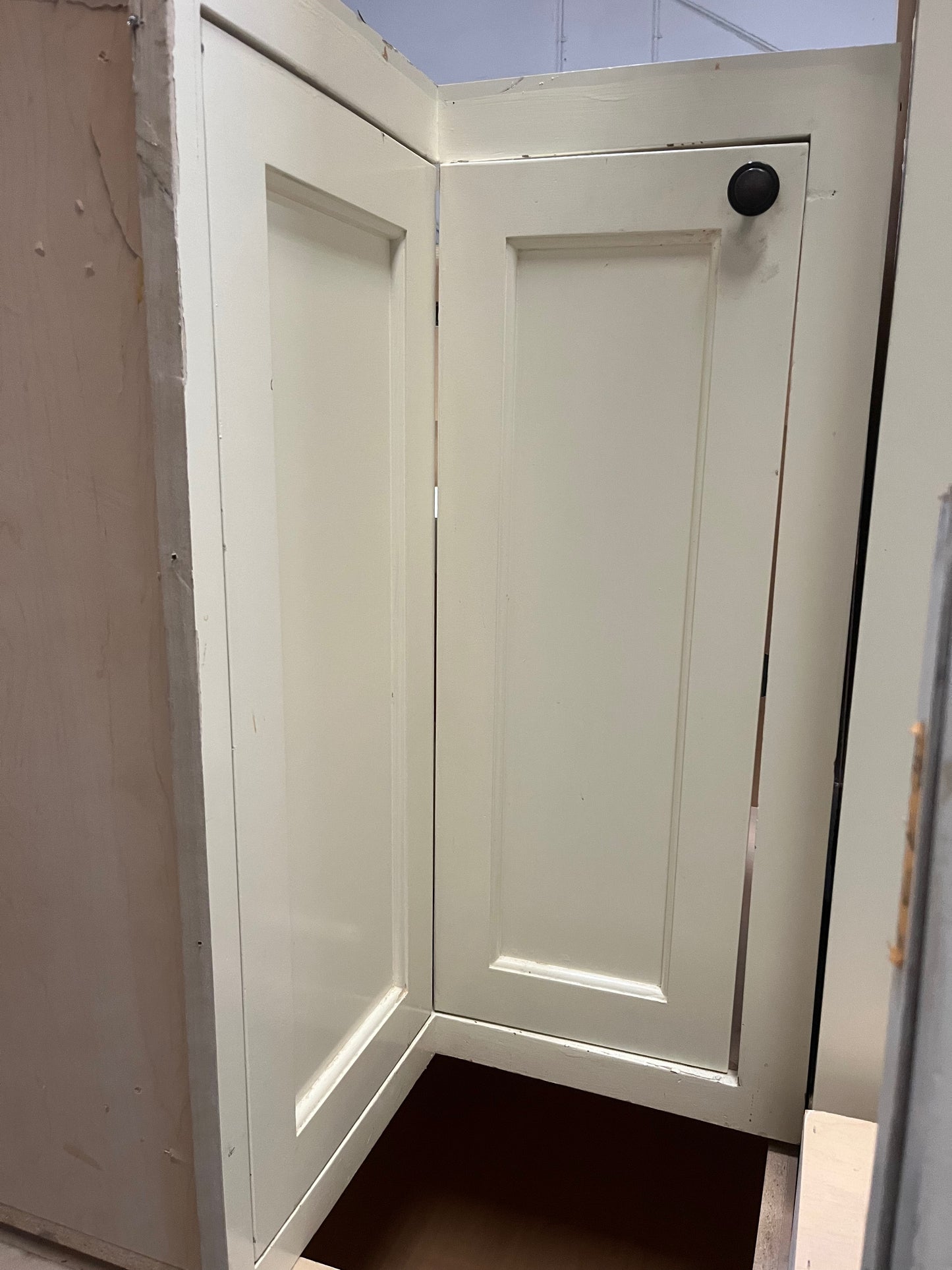 White Cabinet Corner Base with Lazy Susan