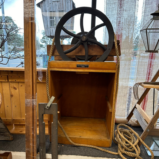 Dumbwaiter